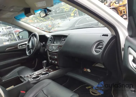 2013 Nissan Pathfinder Platinum z USA, uszkodzony, nr VIN 5N1AR2MM9DC674120